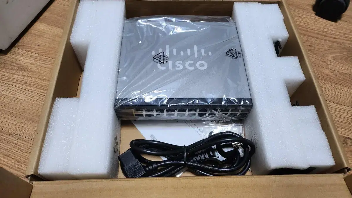 Cisco 24포트 기가비트 스위치 SG92-24